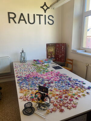 Herstellung_von_Weihnachtsschmuck_in_Ponikla_der_Firma_Rautis.jpg