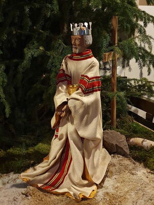 2019-12-30_17.06.05_Straeten_St._Maria_Rosenkranz,__Kleider_der_Konige_aus_alten_Messgewandern.jpg