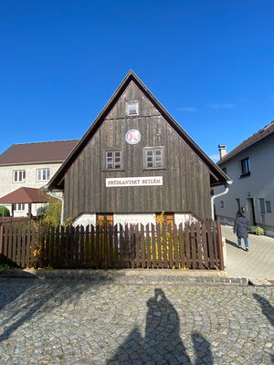 Krippenhaus_mit_grosser_beweglicher_Krippe_in_Zahradni.jpg