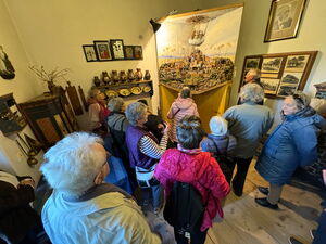 Fuhrung_im_Museum_in_Jilemnice.jpg